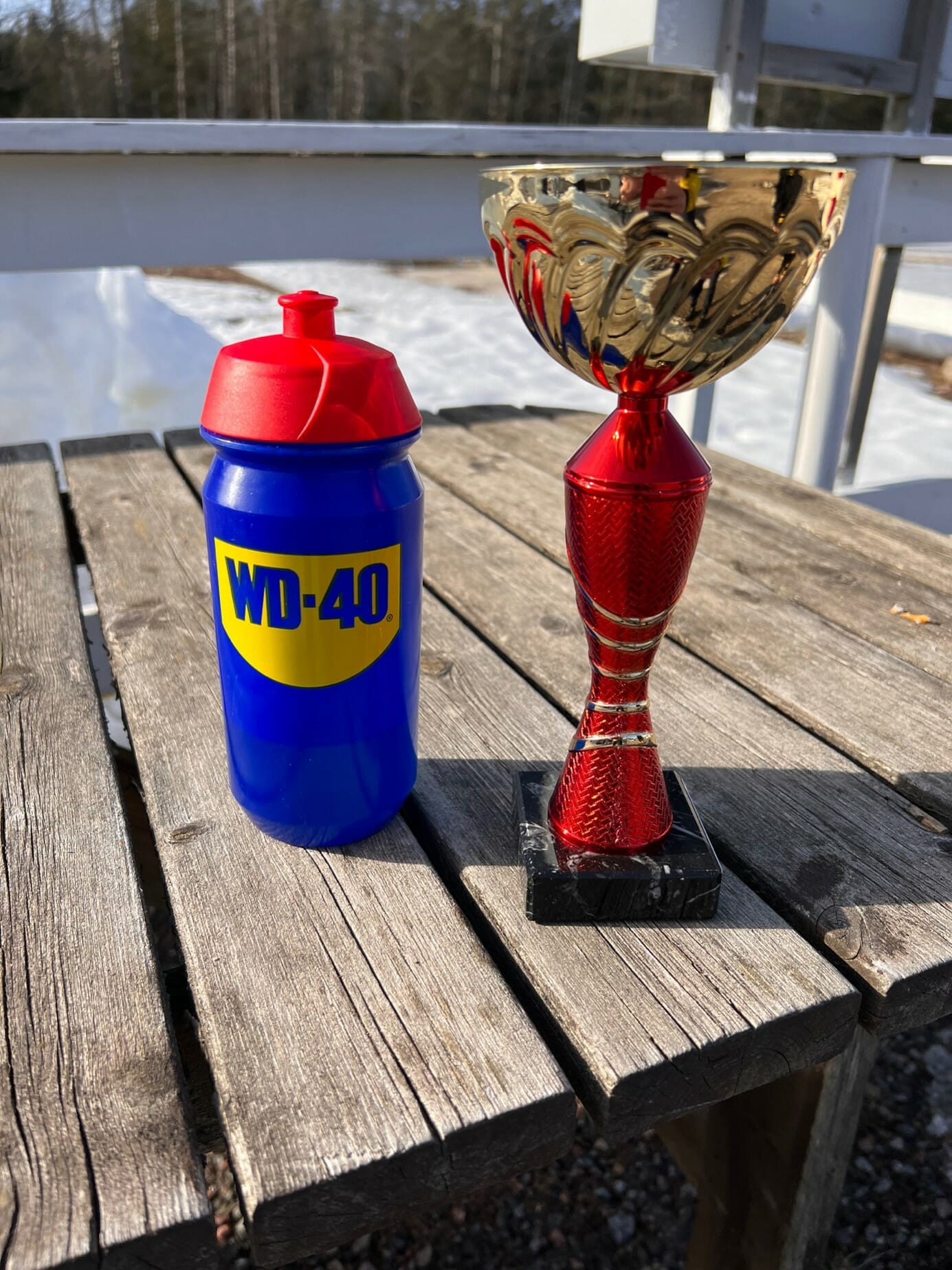 wd40 vattenflaska och pokal